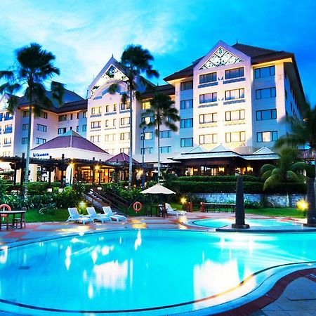 Le Grandeur Hotel Balikpapan Exterior foto