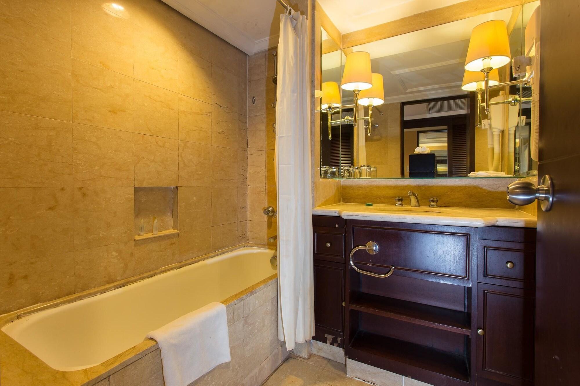 Le Grandeur Hotel Balikpapan Exterior foto