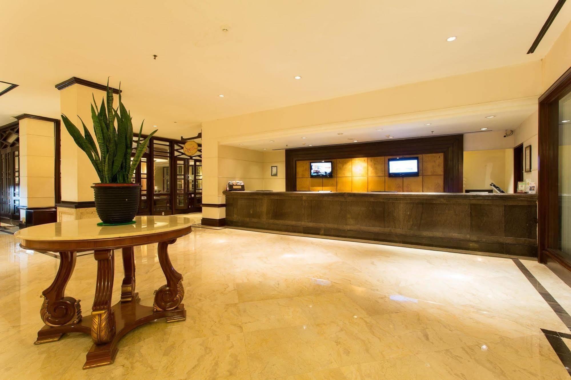 Le Grandeur Hotel Balikpapan Exterior foto