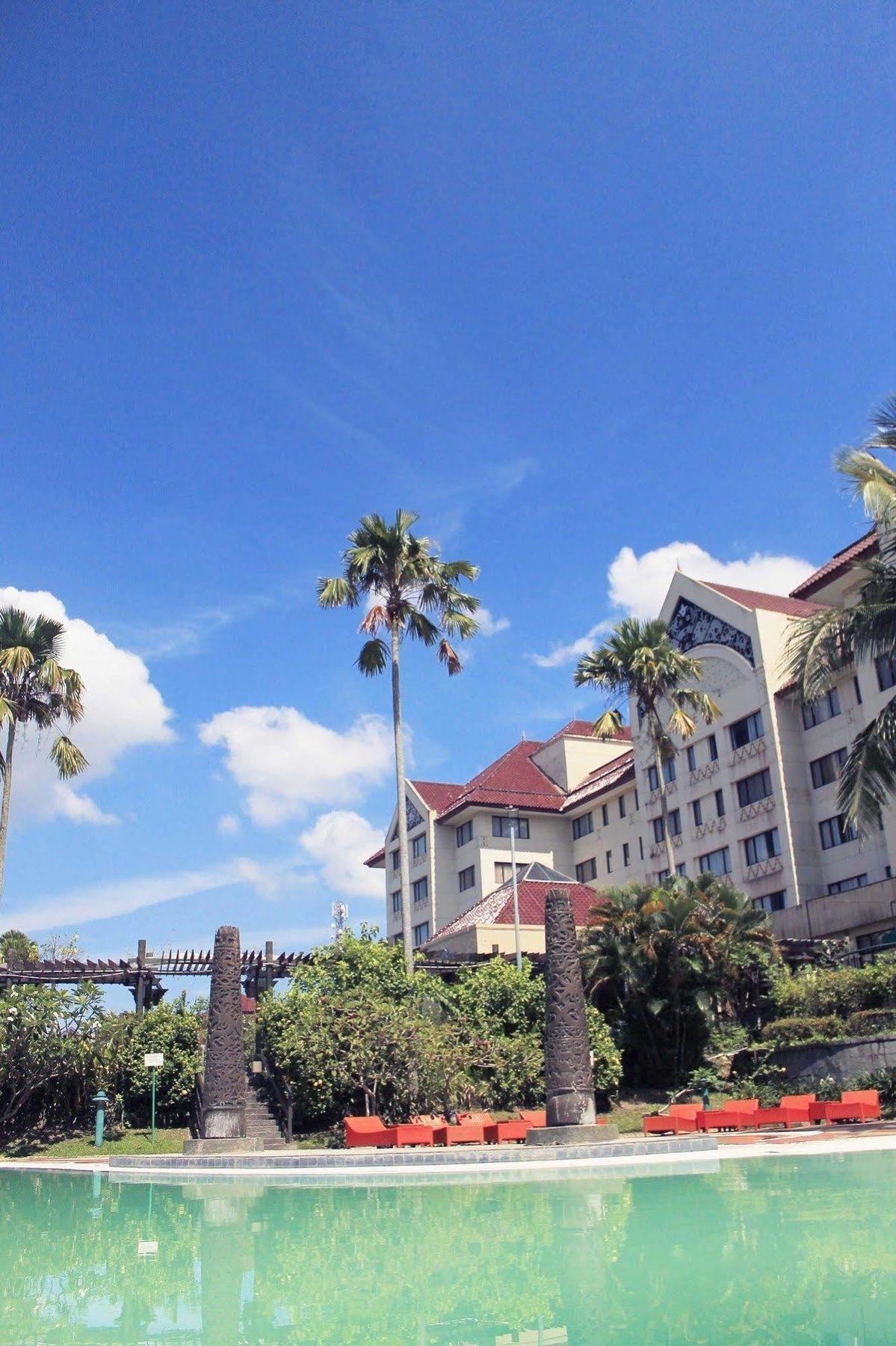 Le Grandeur Hotel Balikpapan Exterior foto